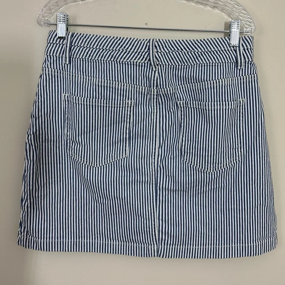 Maurice’s sz 12 skirt that measures 17” long  Described as a railroad stripe